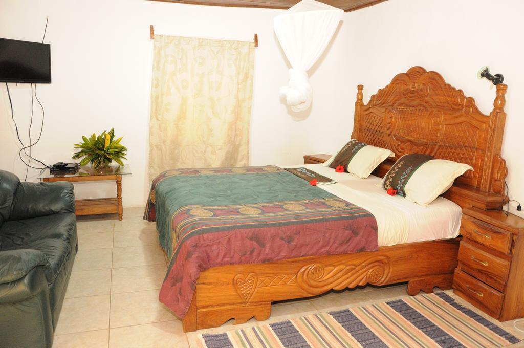Leybato Beach Hotel Fajara Exterior photo